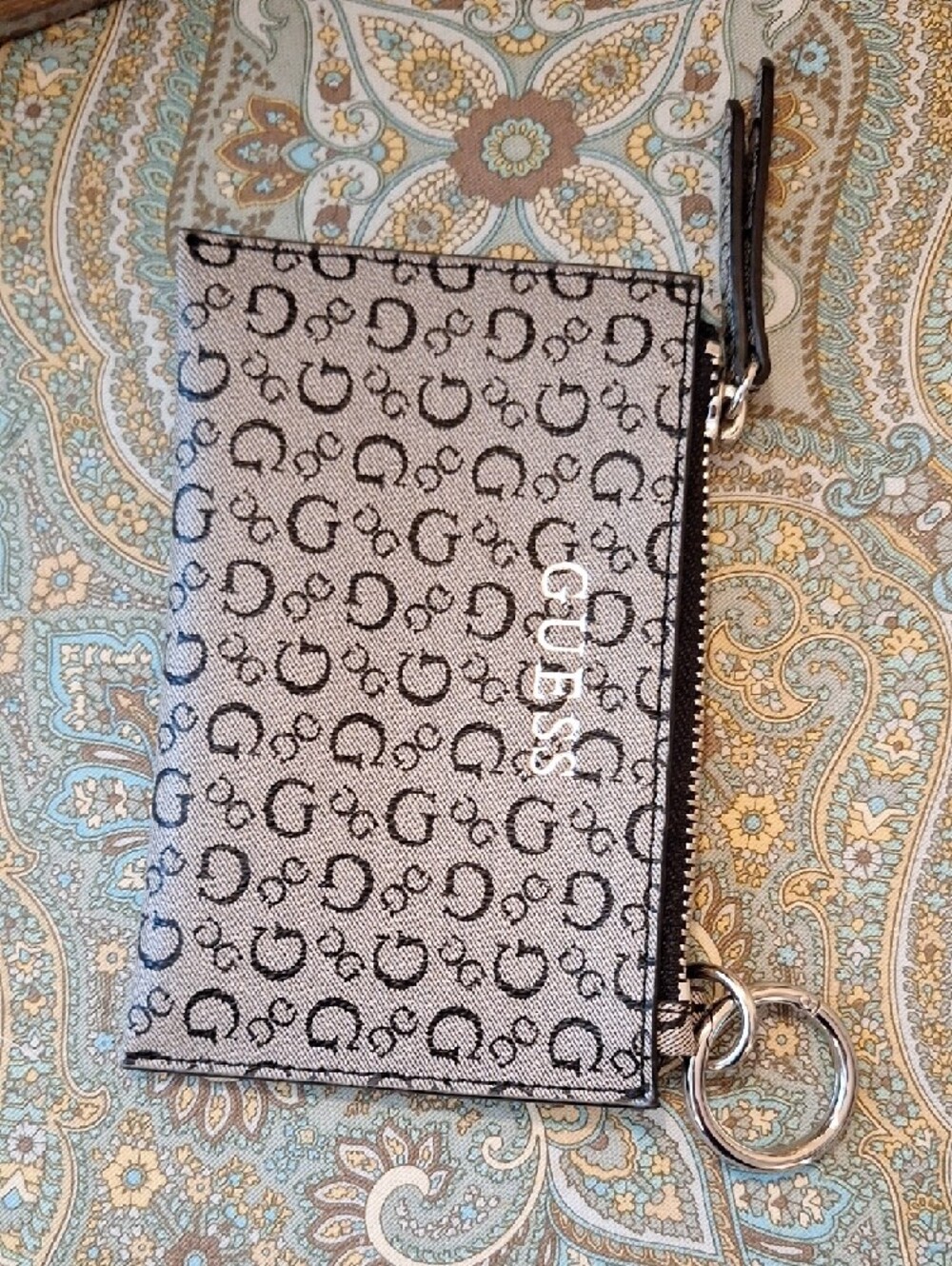 🔥🔥CLEARANCE🔥Guess Black and Gray Signature Zip Key Chain Attachable Wristlet. - Picture 4 of 13